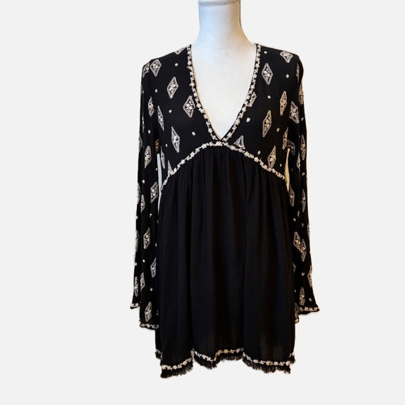Free People Diamond Embroidery Top Bell Sleeves Medium - Picture 3 of 16